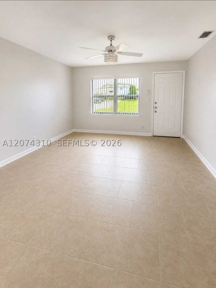 539 Sabal Palm Dr - Photo 3 of 13