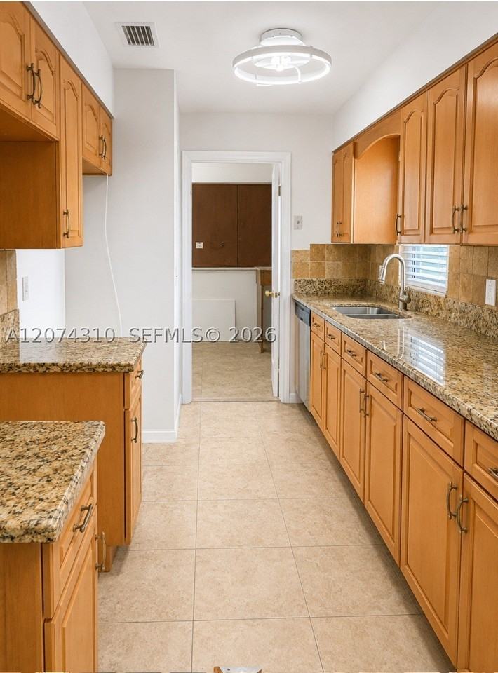 539 Sabal Palm Dr - Photo 5 of 13