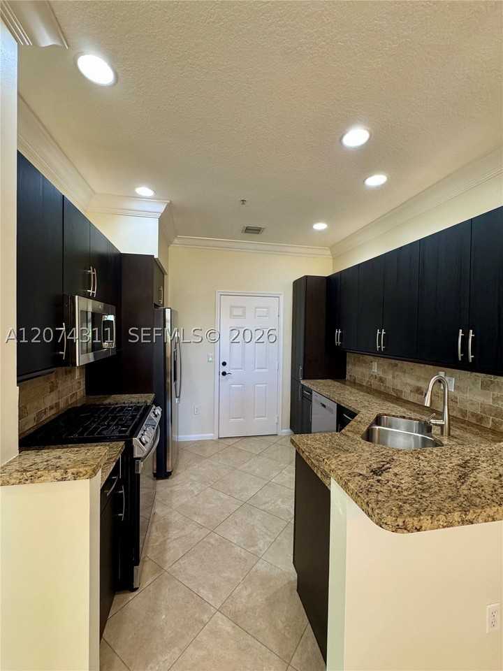 3160 Nw 127th Ter #3160 - Photo 7 of 42