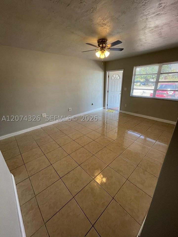 1567 Nw 60th Ave #G - Photo 7 of 12