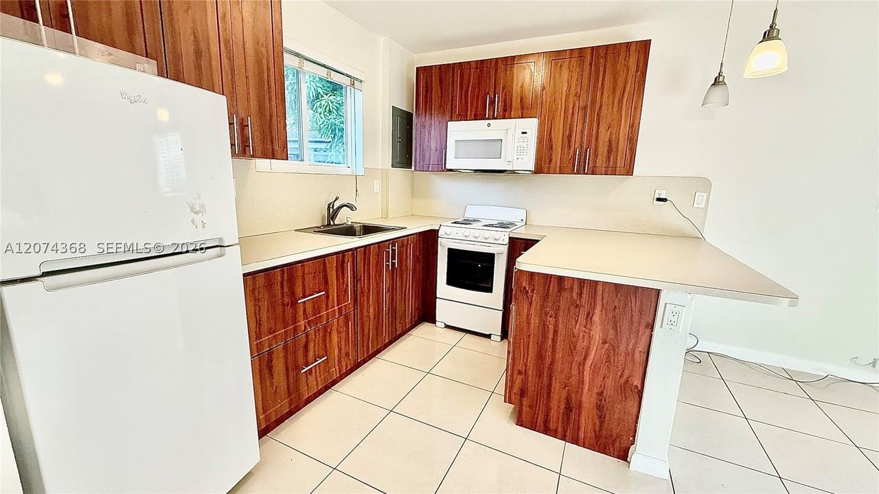 19505 Sw 128th Ave #1 - Photo 4 of 15