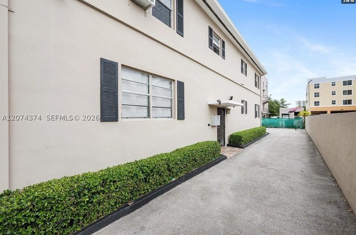 821 Sw 5th St #3 - Photo 3 of 3