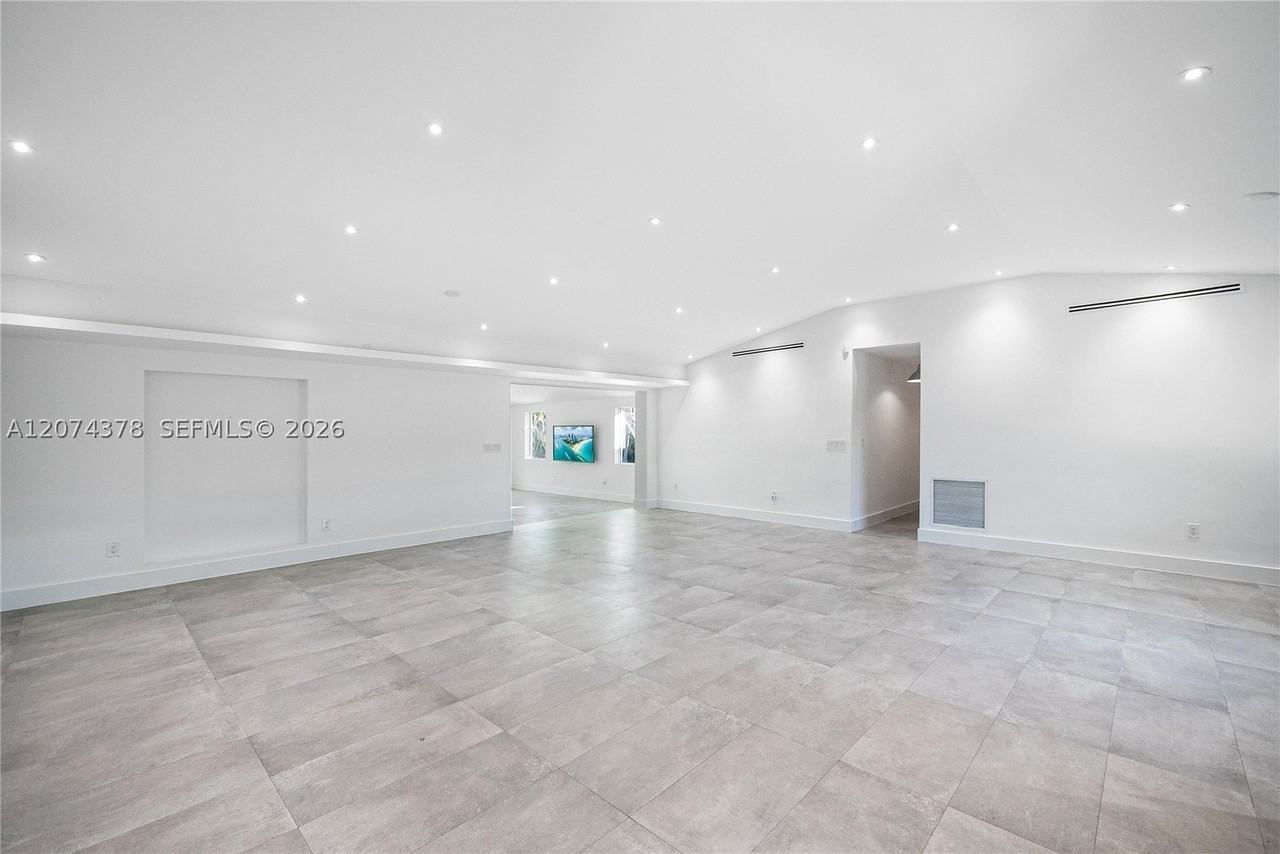 5801 Sw 44th Ter - Photo 2 of 41