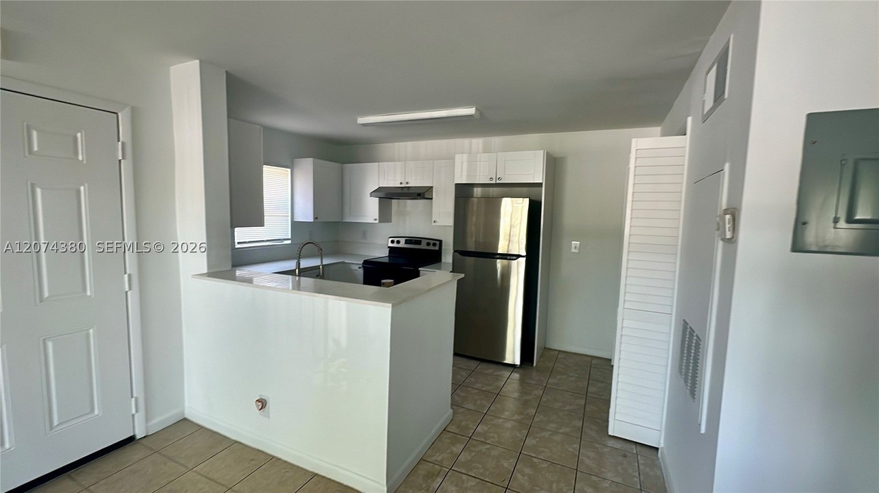 4096 N Pine Island Rd #2112 - Photo 2 of 8