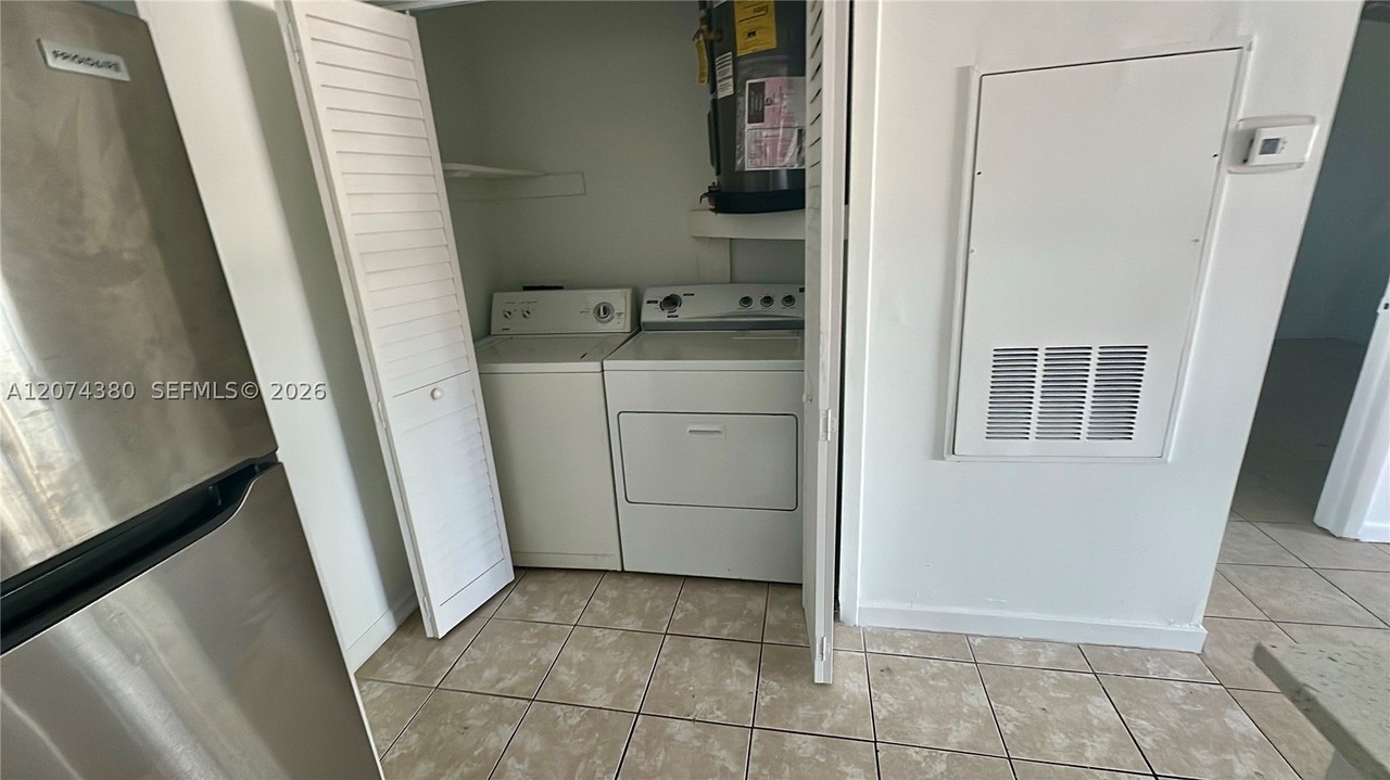 4096 N Pine Island Rd #2112 - Photo 4 of 8