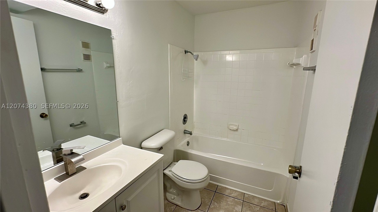 4096 N Pine Island Rd #2112 - Photo 7 of 8