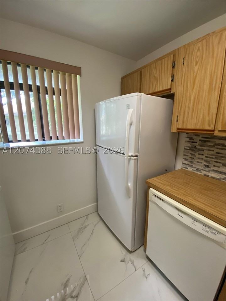 507 Gardens Dr #203 - Photo 4 of 26