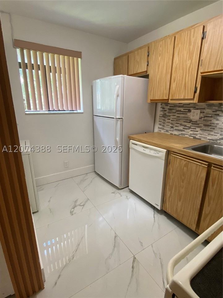 507 Gardens Dr #203 - Photo 5 of 26
