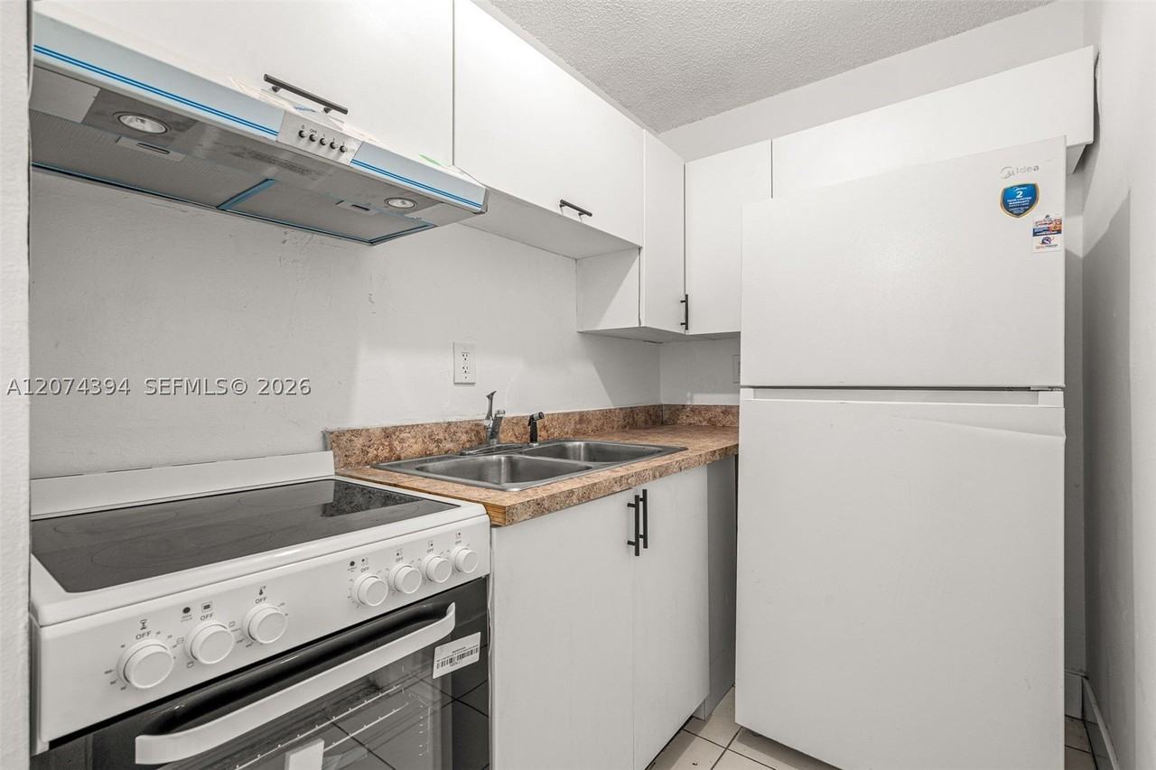 1020 Nw 6th Ave #2 - Photo 4 of 14