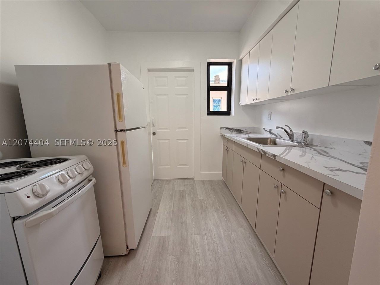 811 81st St #2 - Photo 5 of 12
