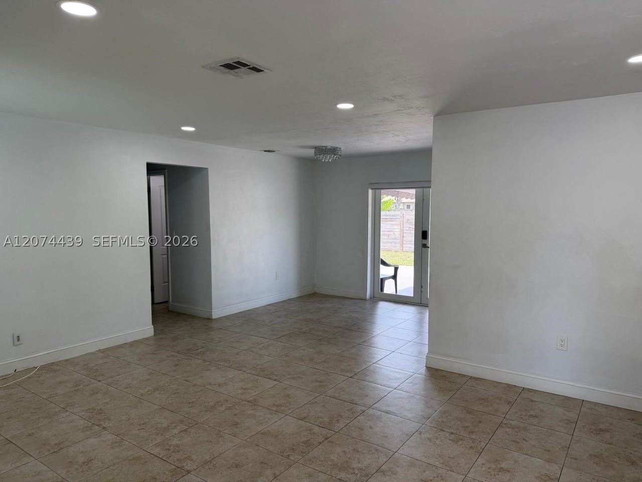 1000 N 76th Ter - Photo 2 of 12