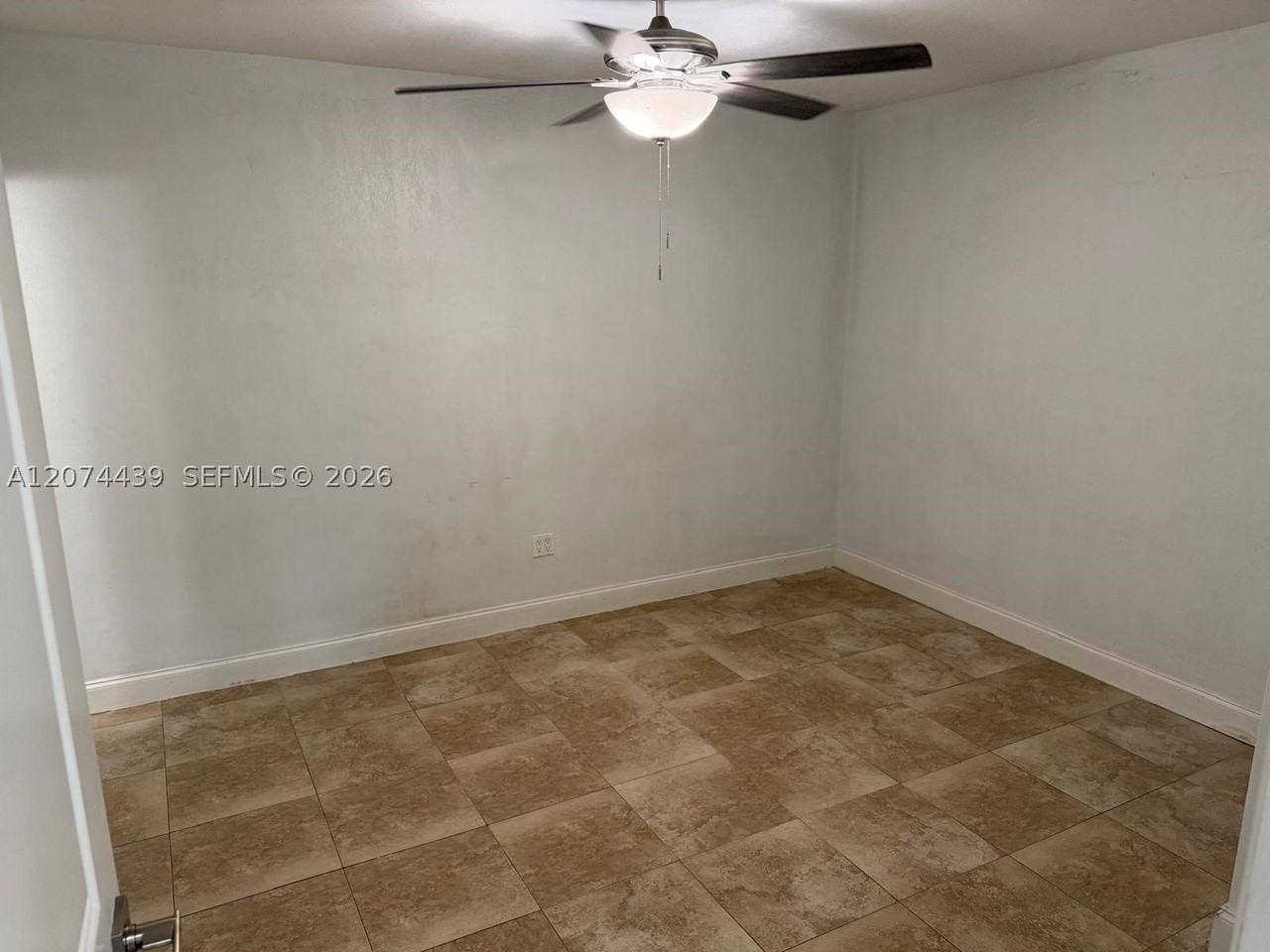 1000 N 76th Ter - Photo 5 of 12