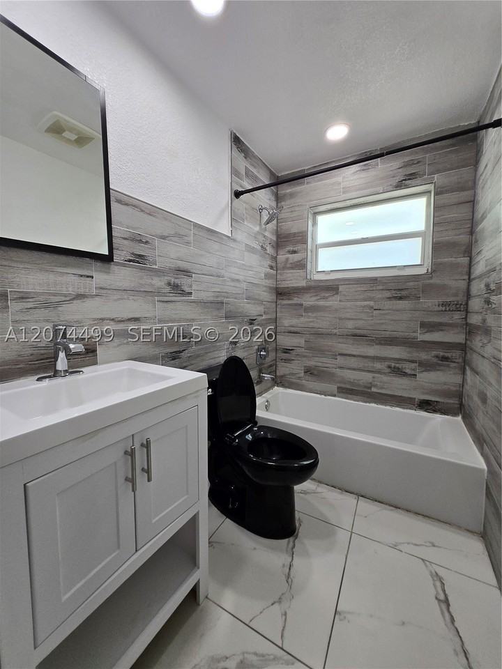 154 Nw 14th Way #B - Photo 4 of 14