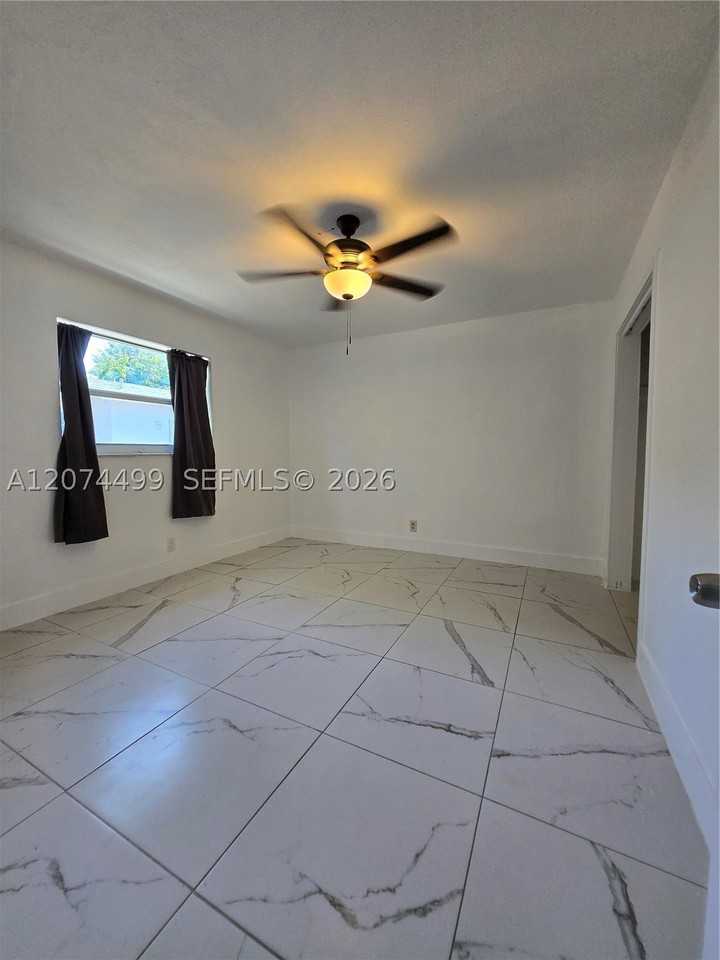 154 Nw 14th Way #B - Photo 7 of 14