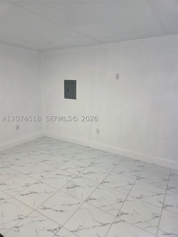 1760 Nw 56th St #REAR - Photo 5 of 14