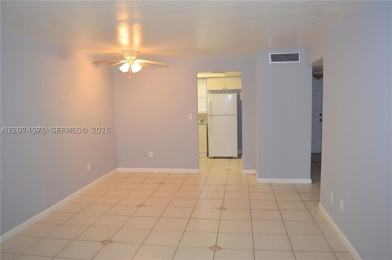 1370 Ne 119th St #137004 - Photo 3 of 10