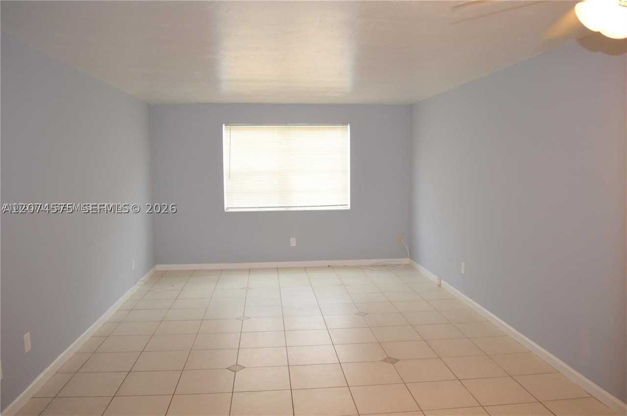 1370 Ne 119th St #137004 - Photo 4 of 10
