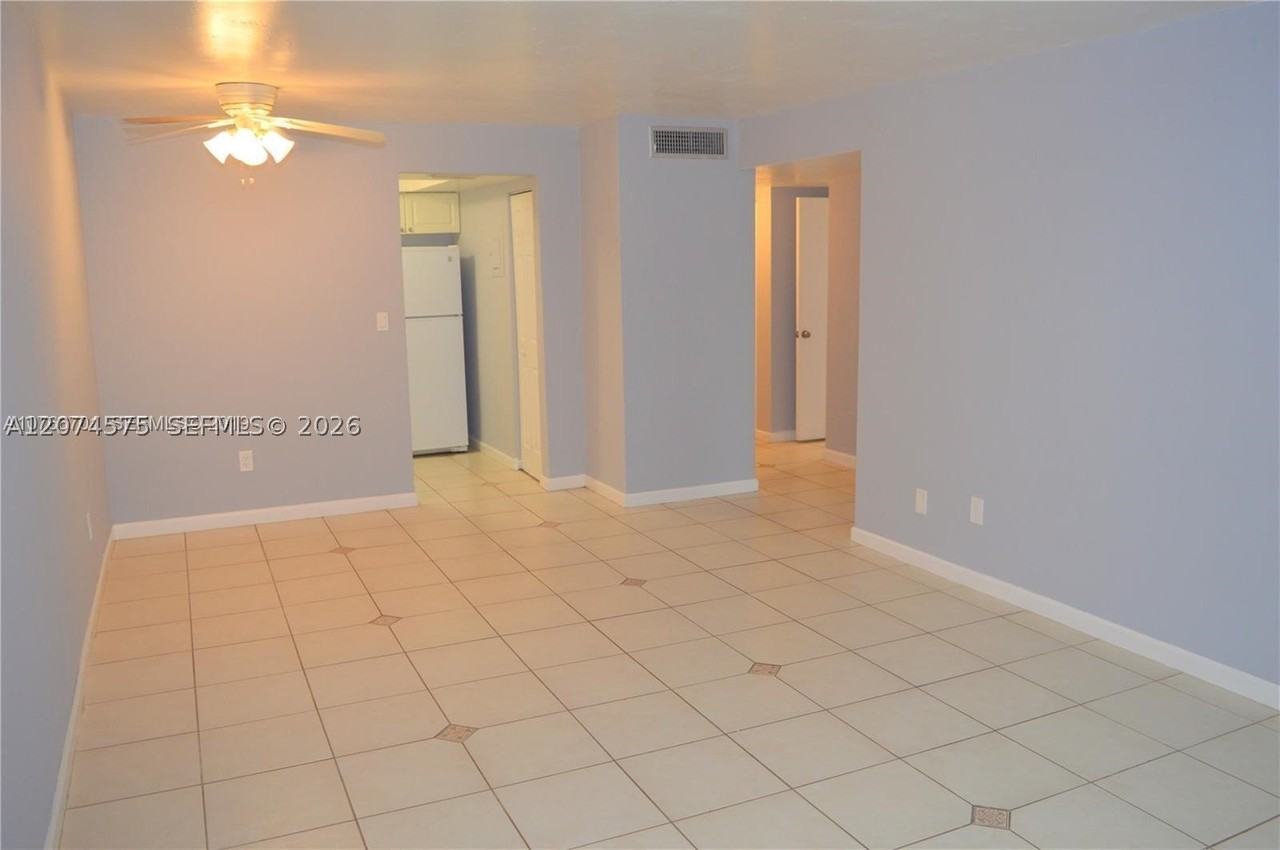 1370 Ne 119th St #137004 - Photo 5 of 10