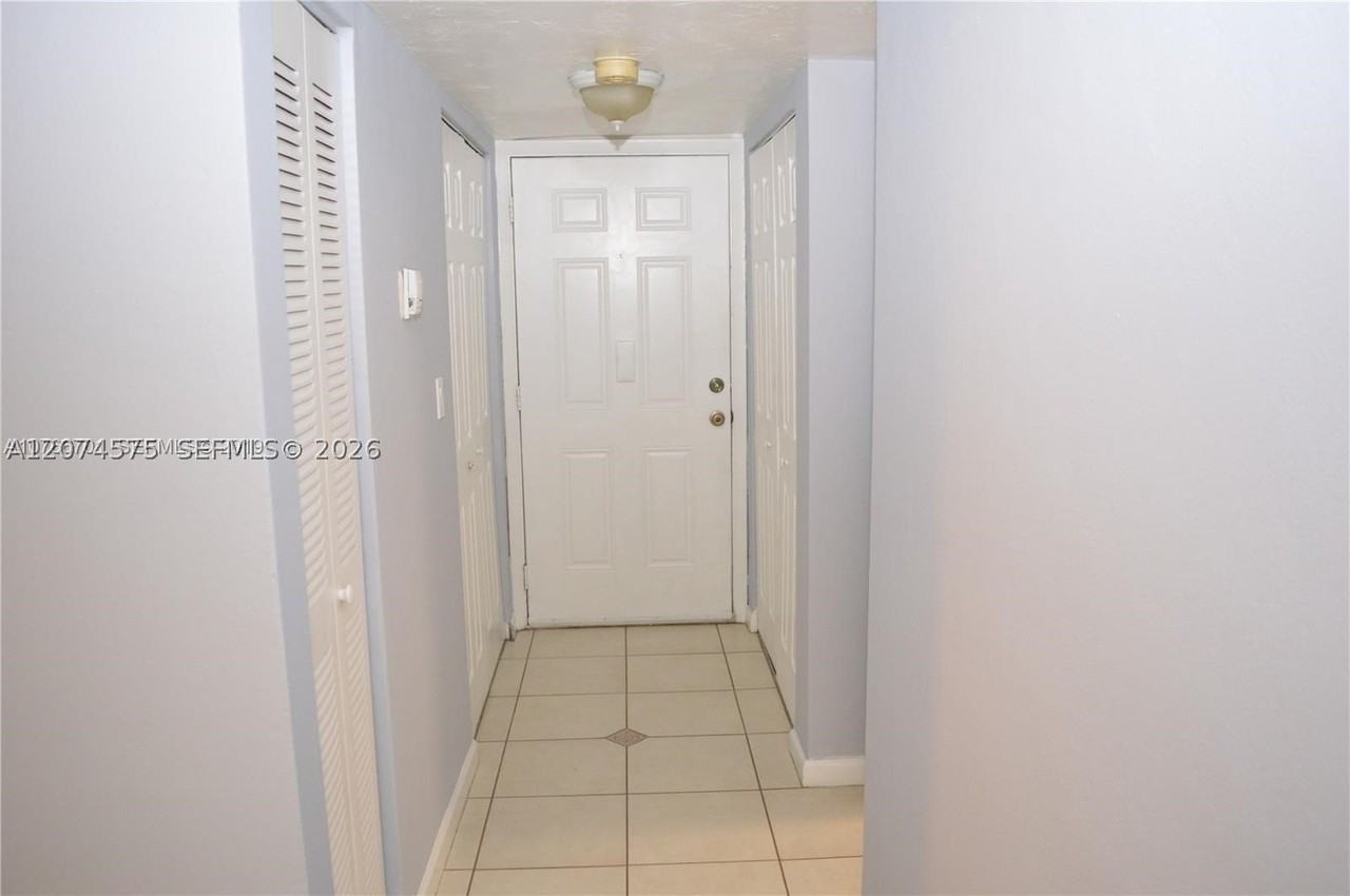 1370 Ne 119th St #137004 - Photo 6 of 10