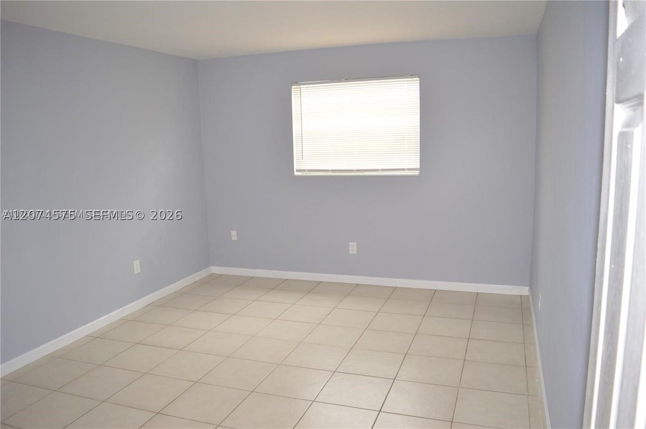 1370 Ne 119th St #137004 - Photo 7 of 10