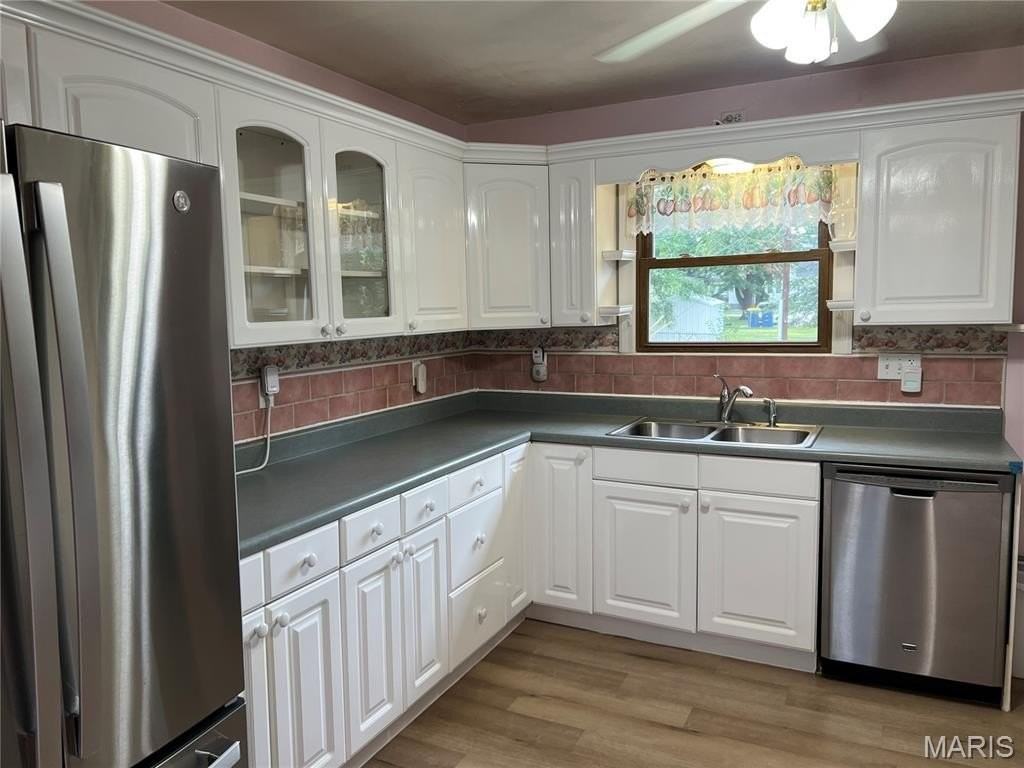 415 Roanoke Dr - Photo 3 of 10