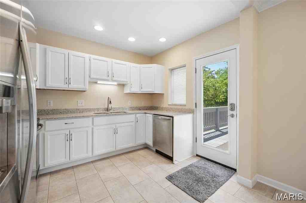 9743 Tesson Ferry Rd - Photo 3 of 18