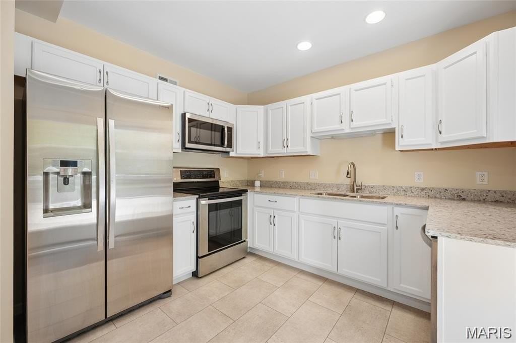 9743 Tesson Ferry Rd - Photo 4 of 18