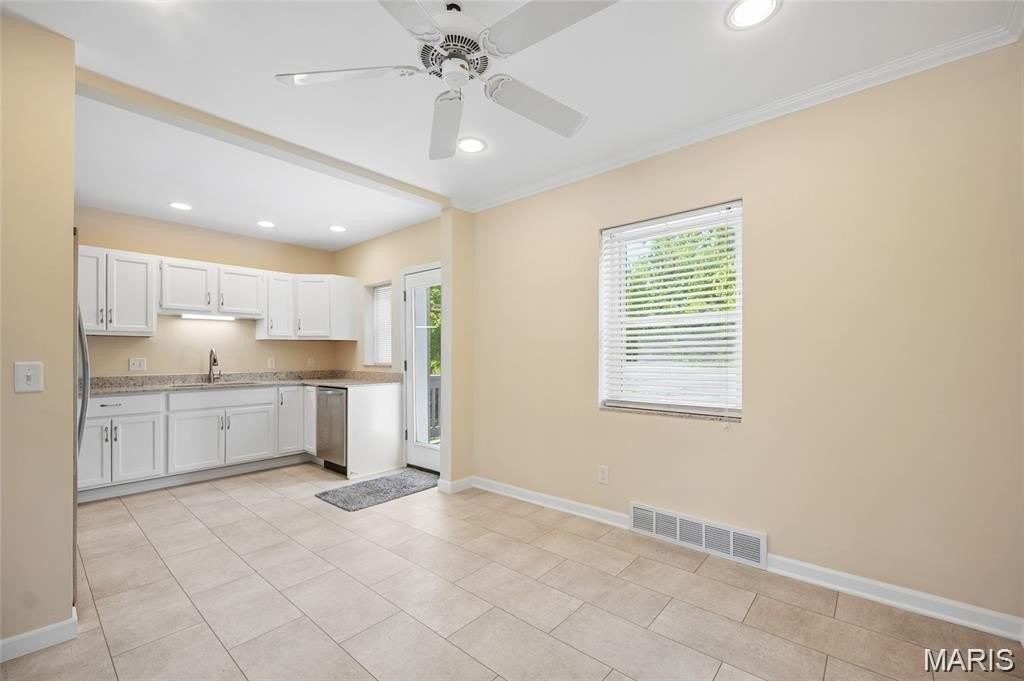 9743 Tesson Ferry Rd - Photo 5 of 18