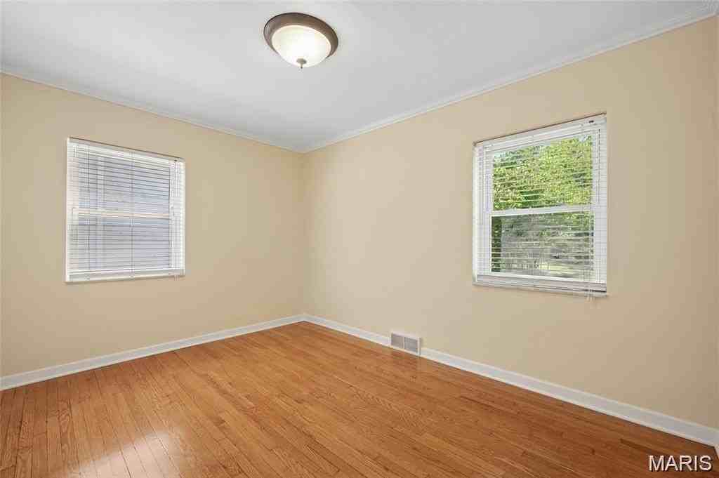 9743 Tesson Ferry Rd - Photo 7 of 18