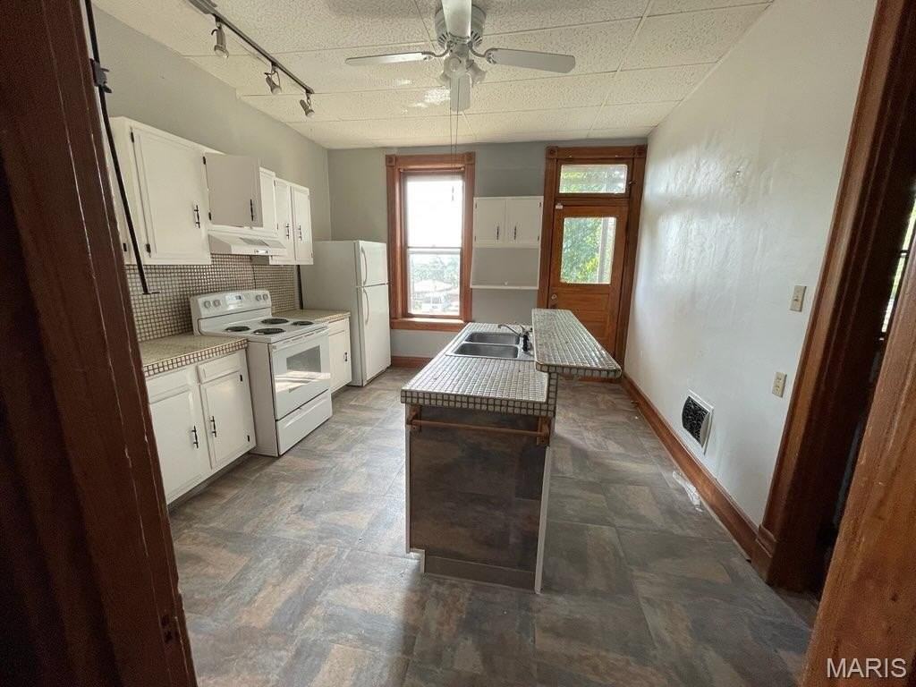 6024 Michigan Ave #1F - Photo 3 of 10