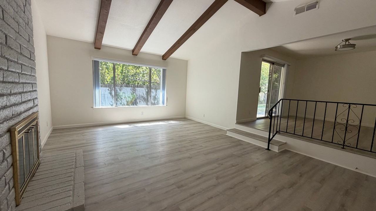 7737 Southcliff Dr - Photo 5 of 27