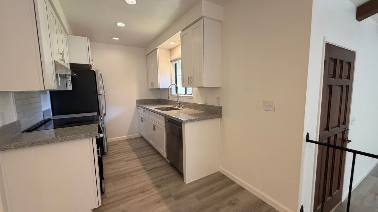 7737 Southcliff Dr - Photo 6 of 27