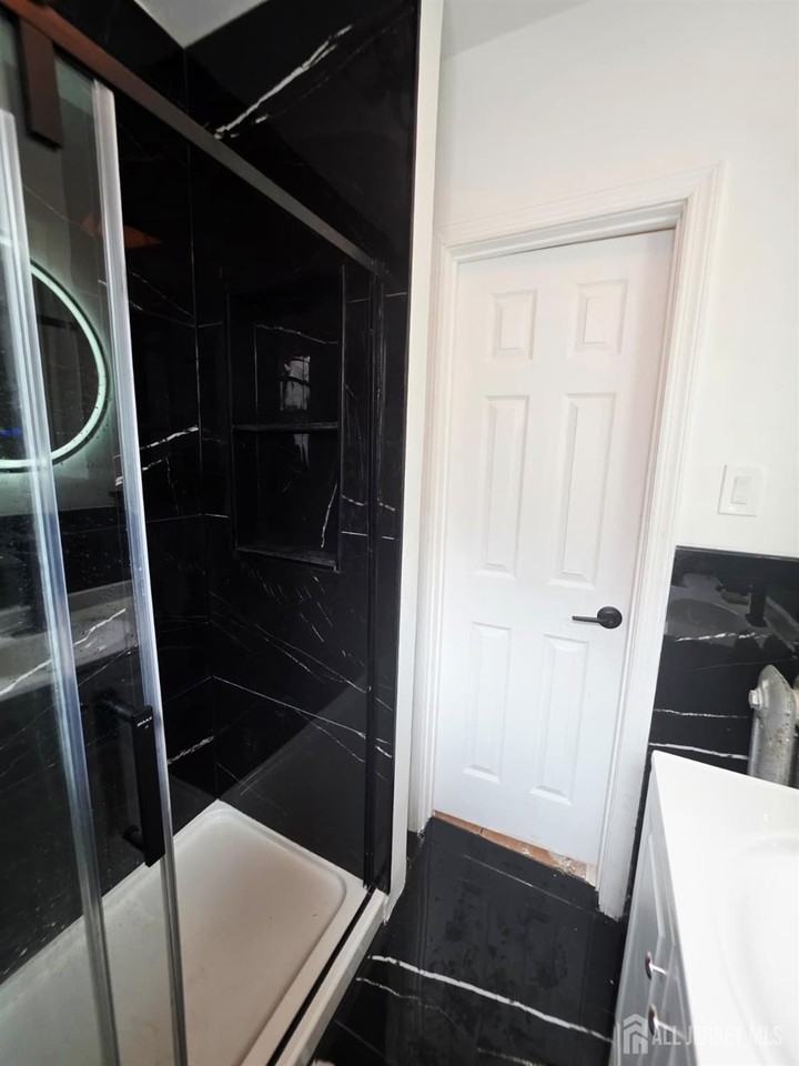 23 Maple Pl - Photo 2 of 10