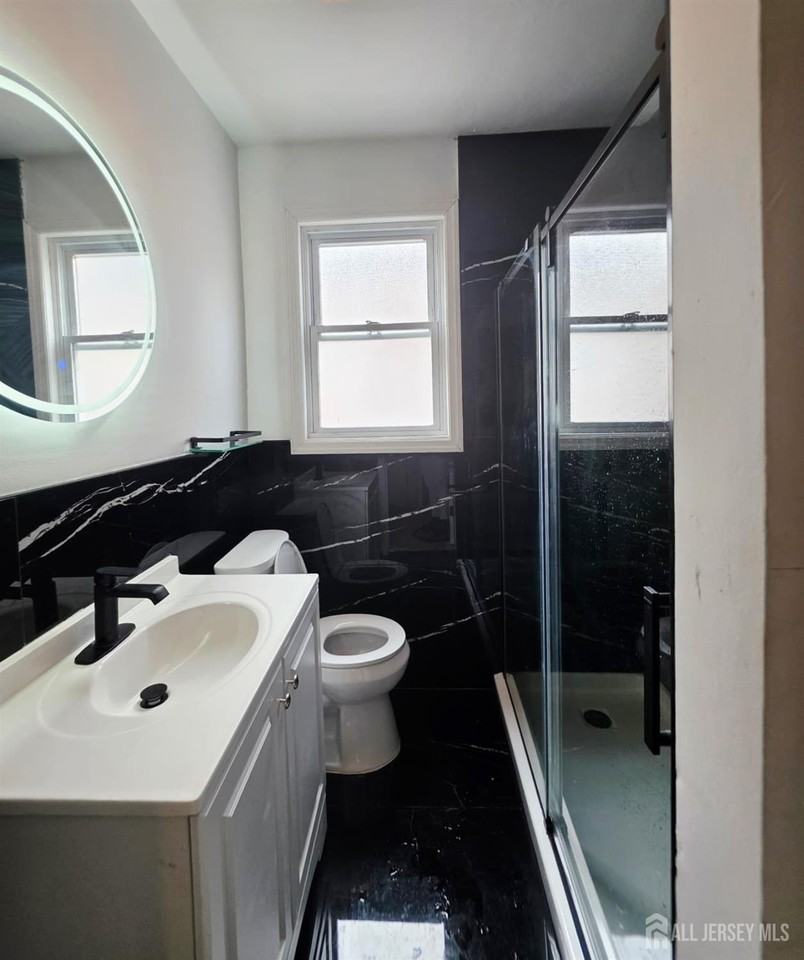 23 Maple Pl - Photo 3 of 10