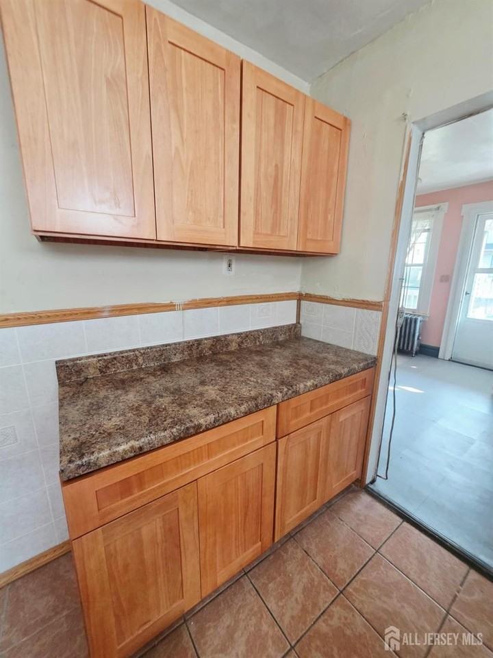 23 Maple Pl - Photo 4 of 10