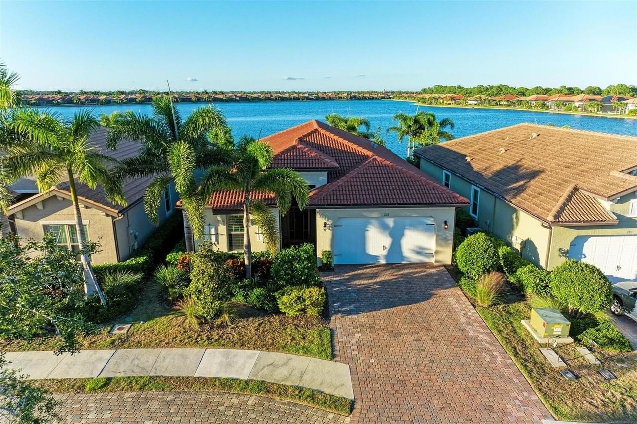 228 Maraviya Blvd - Photo 3 of 50