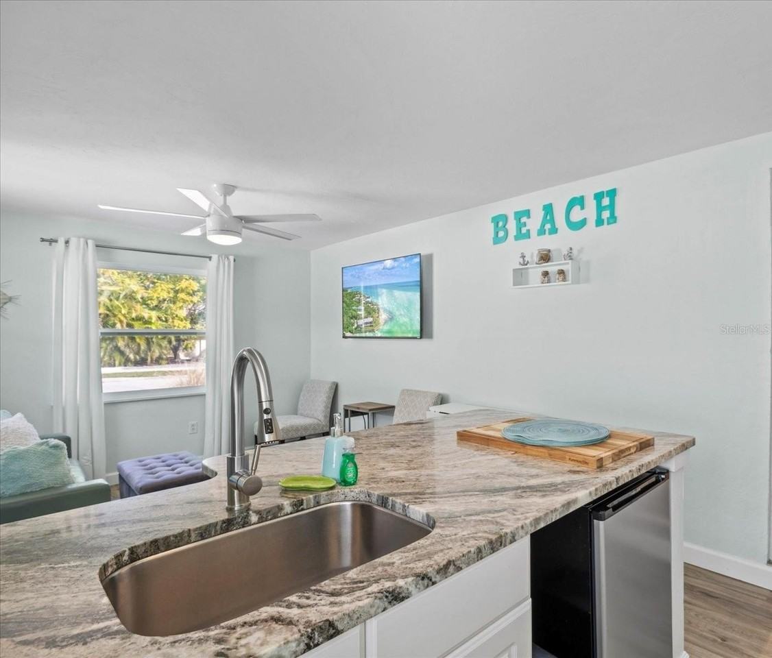 2084 Grove St #B - Photo 4 of 50