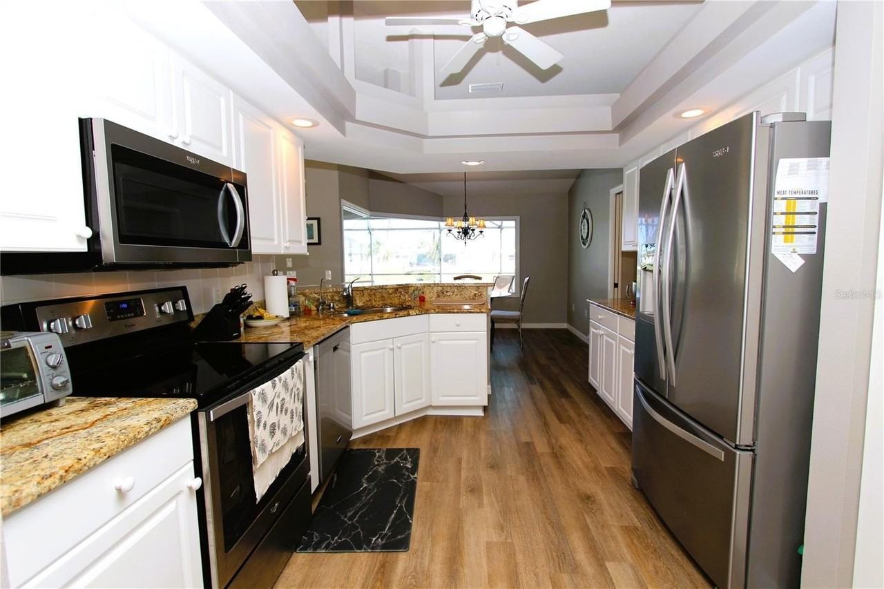 42 Mark Twain Ln - Photo 4 of 23