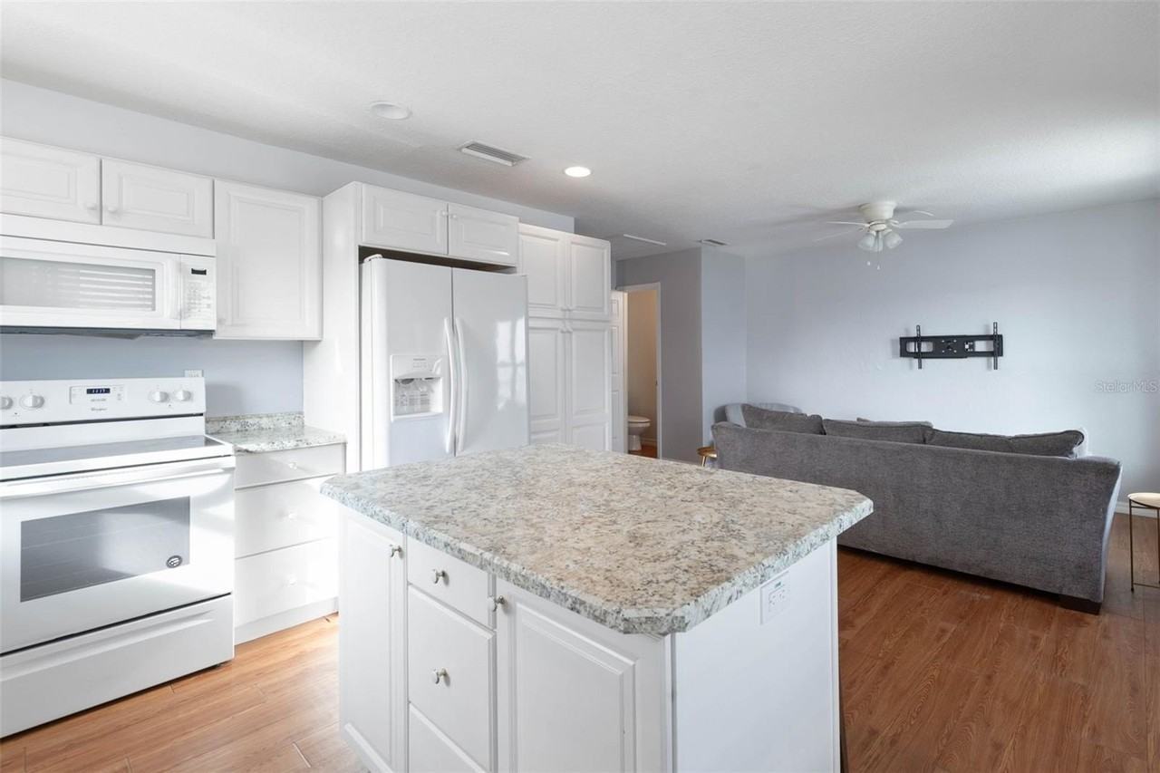 601 S Central Ave #A - Photo 6 of 40