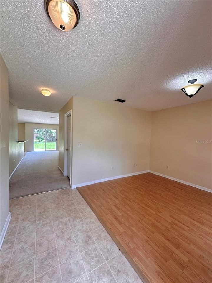 89 Berkshire Ln - Photo 2 of 32