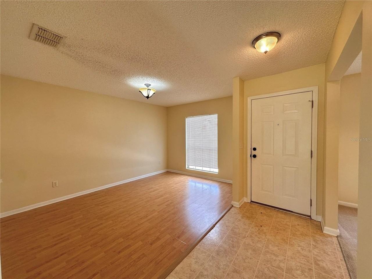 89 Berkshire Ln - Photo 3 of 32