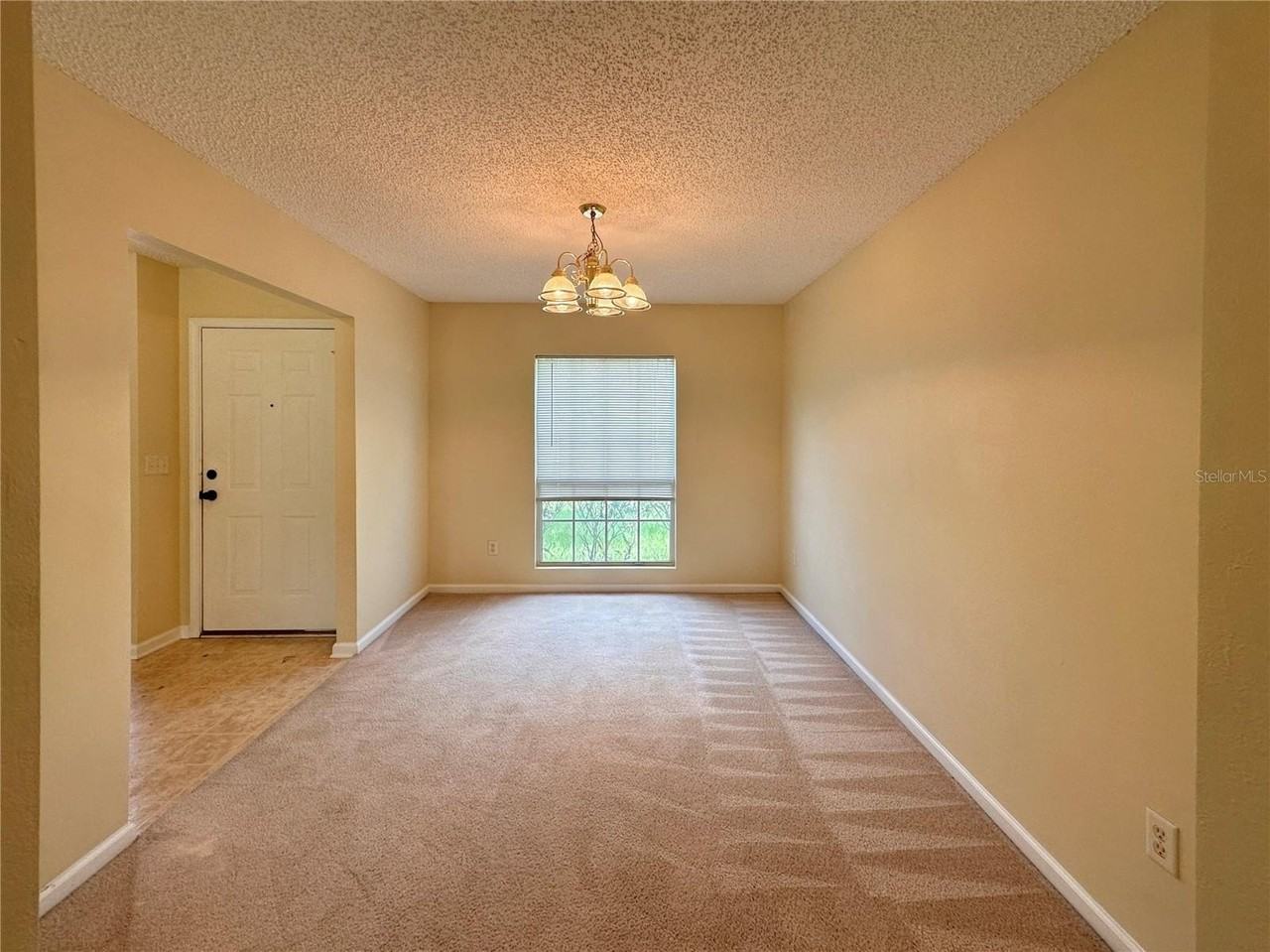89 Berkshire Ln - Photo 5 of 32