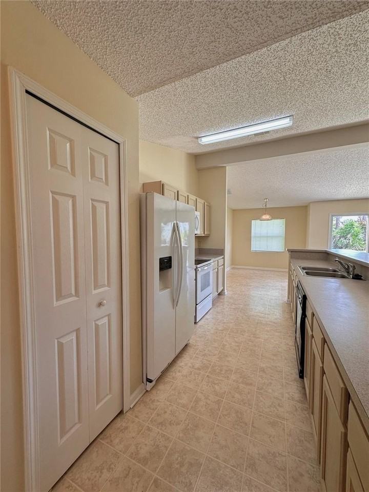 89 Berkshire Ln - Photo 6 of 32