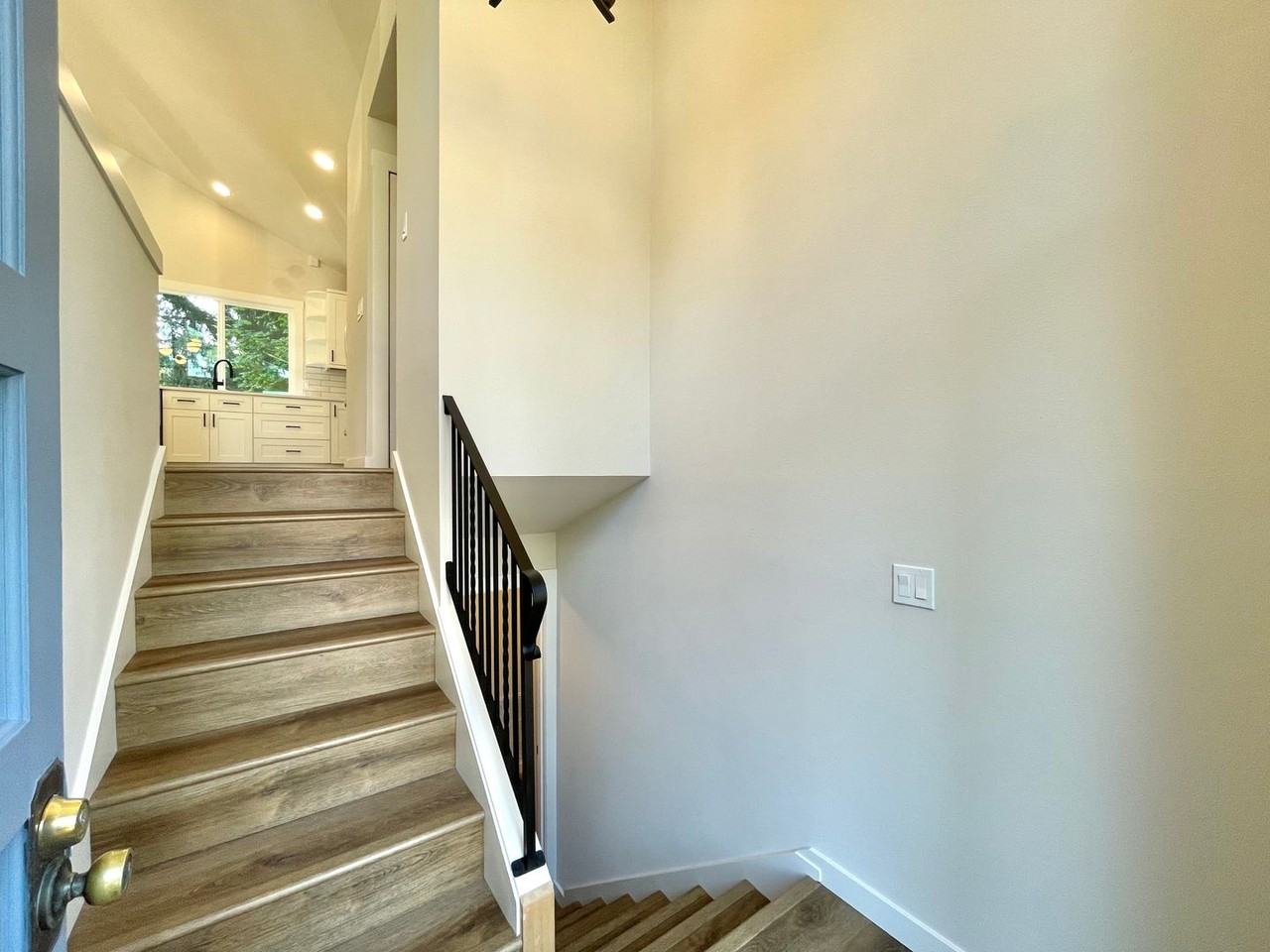 12903 Ne 76th St - Photo 3 of 26