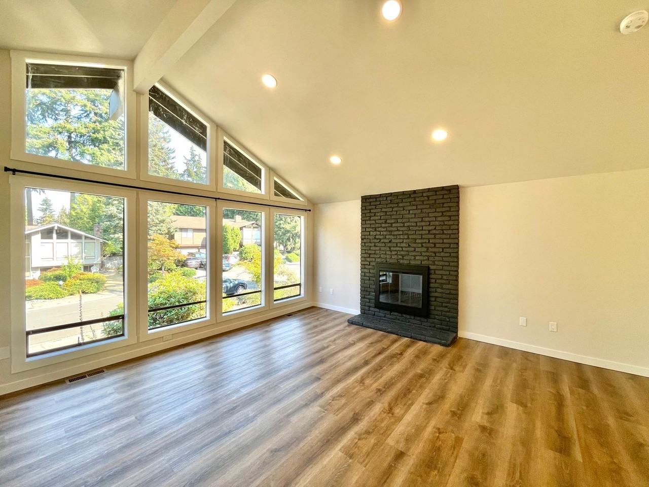 12903 Ne 76th St - Photo 4 of 26