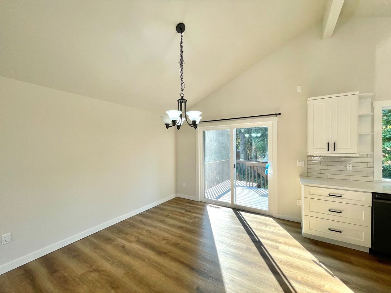 12903 Ne 76th St - Photo 5 of 26