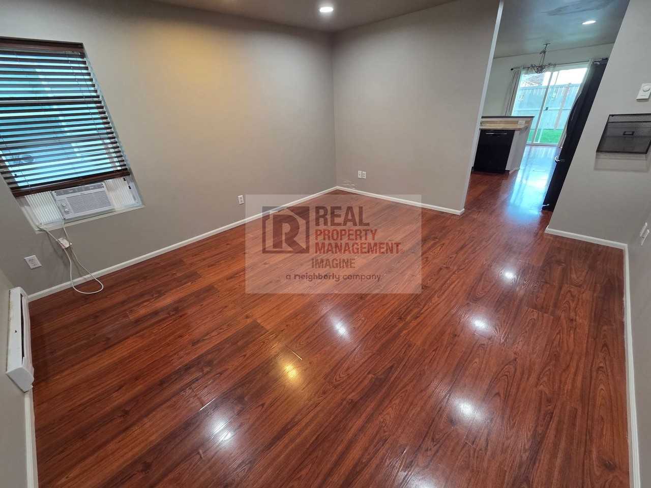 9978 Dragt St Se - Photo 4 of 23