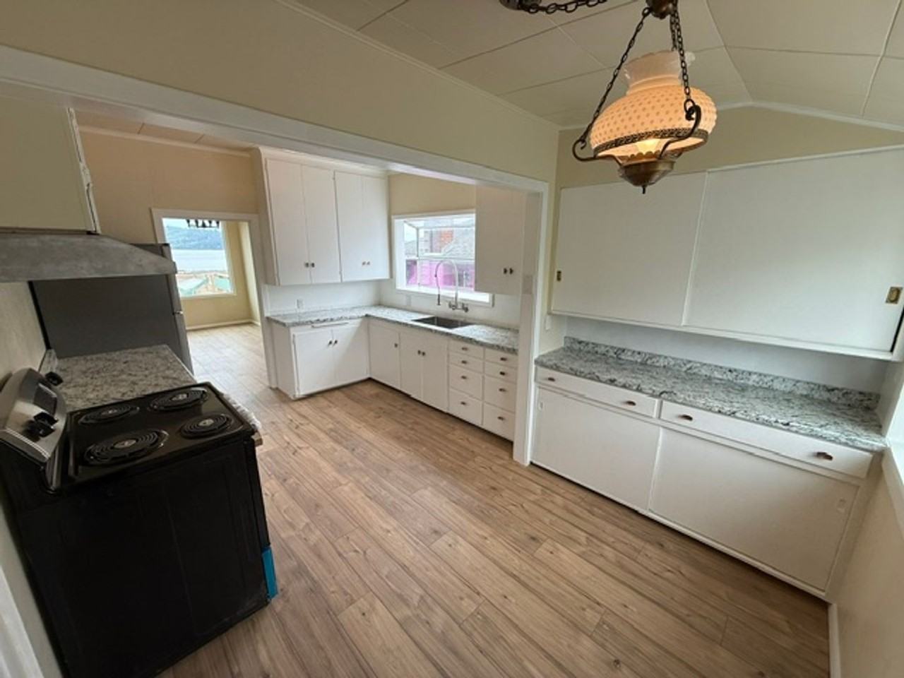 1524 Sheridan Ave - Photo 3 of 39