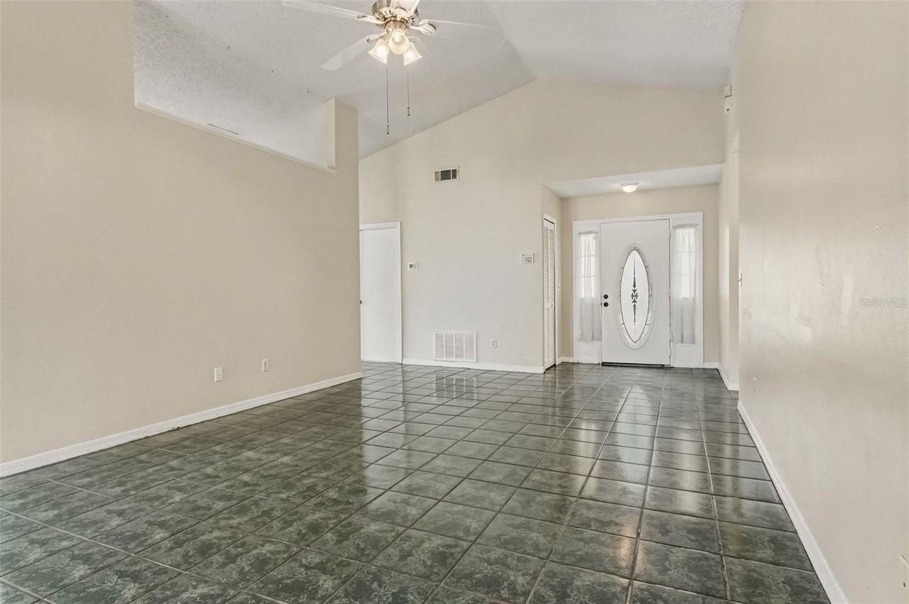 1061 Manigan Ave - Photo 2 of 15