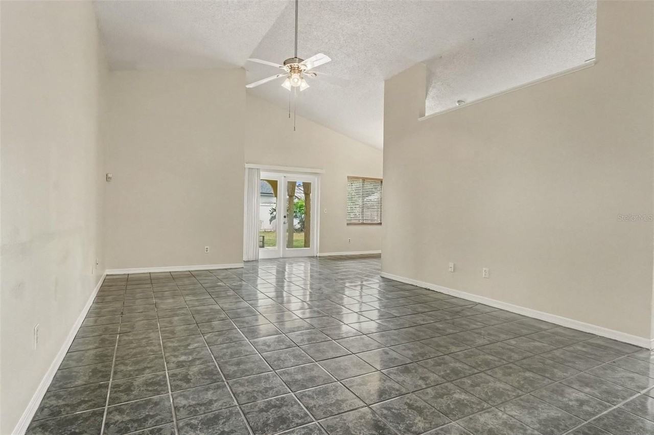 1061 Manigan Ave - Photo 3 of 15